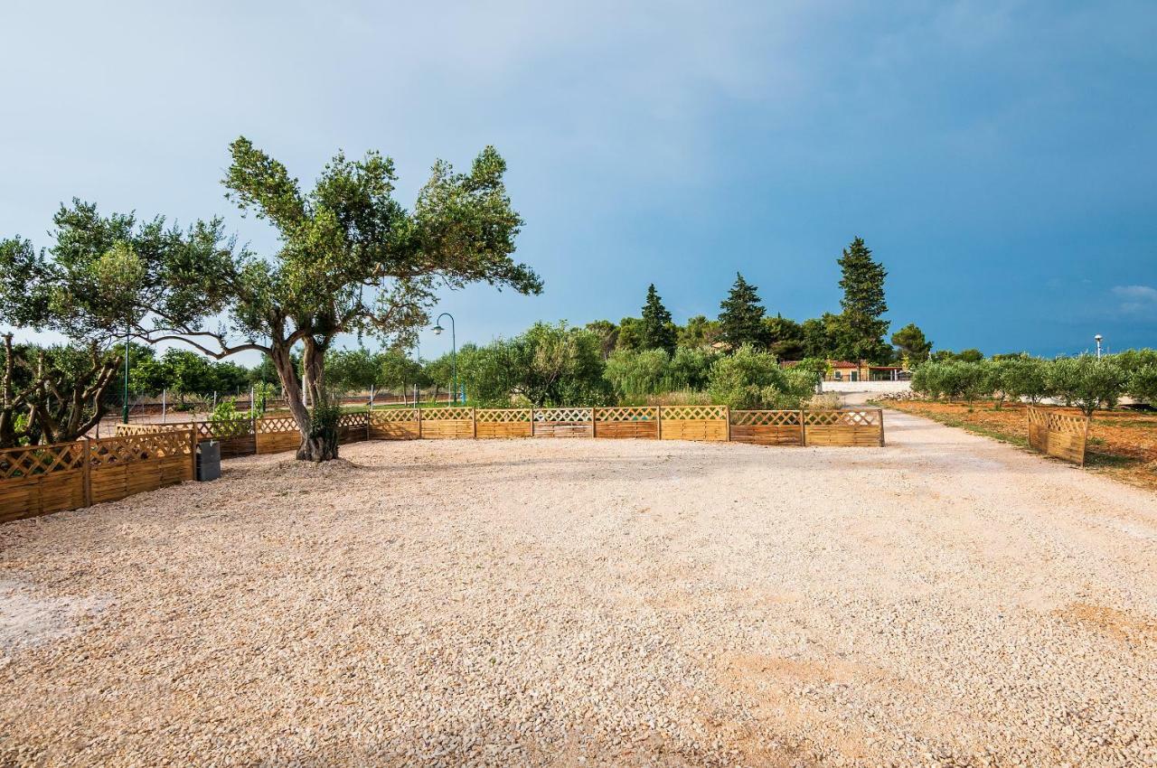 Camp San Antonio Hotel Biograd Na Moru Buitenkant foto