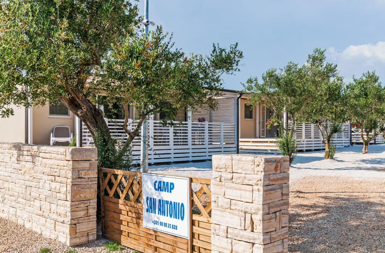 Camp San Antonio Hotel Biograd Na Moru Buitenkant foto
